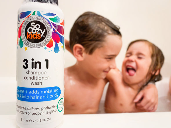 3 In 1 Feature bottle with children during bathtime